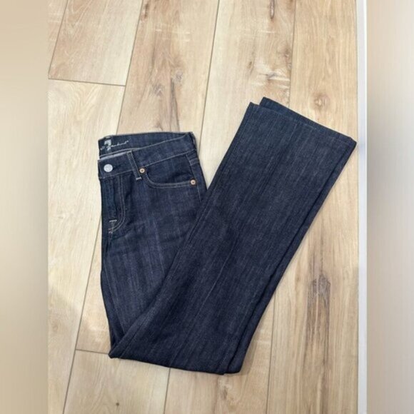 LIKE NEW- 7 FOR ALL MANKIND BOOTCUT JEANS - Picture 6 of 9